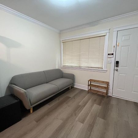 Private Suite 1 Bed 1 Bath 15 Mins Yvr And Downtown 舒适安静 Ванкувер Екстер'єр фото