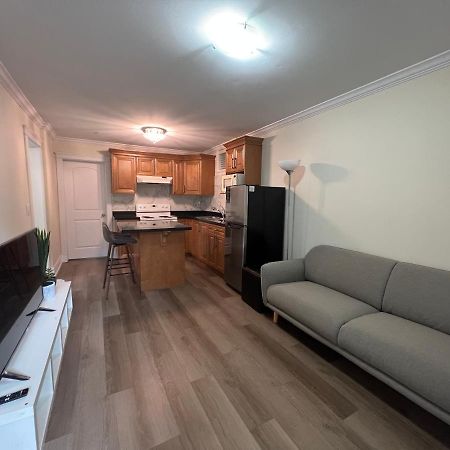 Private Suite 1 Bed 1 Bath 15 Mins Yvr And Downtown 舒适安静 Ванкувер Екстер'єр фото