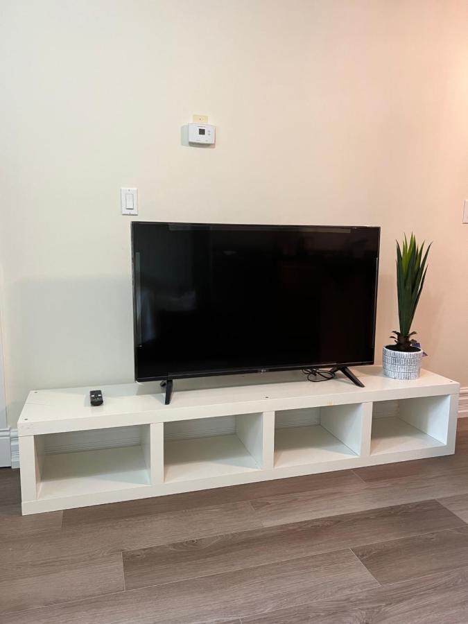 Private Suite 1 Bed 1 Bath 15 Mins Yvr And Downtown 舒适安静 Ванкувер Екстер'єр фото