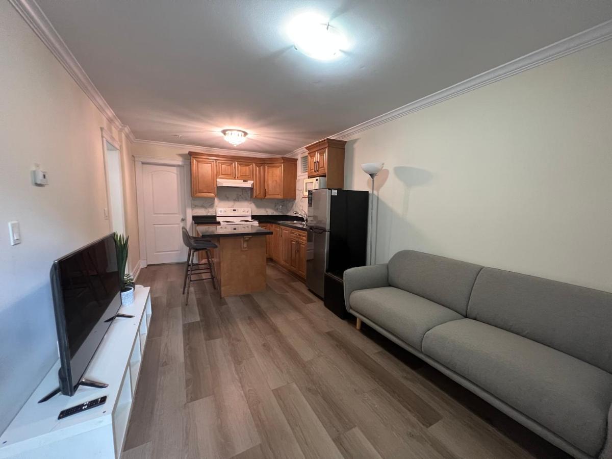 Private Suite 1 Bed 1 Bath 15 Mins Yvr And Downtown 舒适安静 Ванкувер Екстер'єр фото